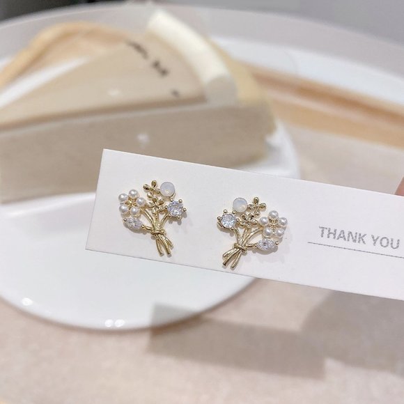 NEW 14K Gold Plated Diamond Flower Stud Earrings a - Picture 10 of 10